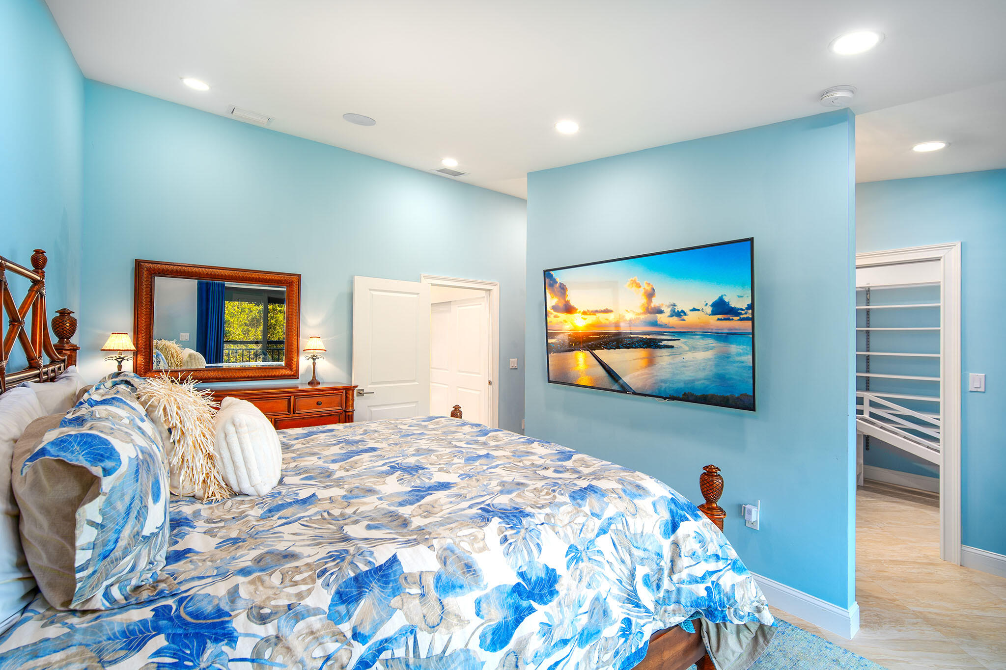 Key West, Florida 33040, United States, 2 Bedrooms Bedrooms, ,3 BathroomsBathrooms,Residential,Active,89572