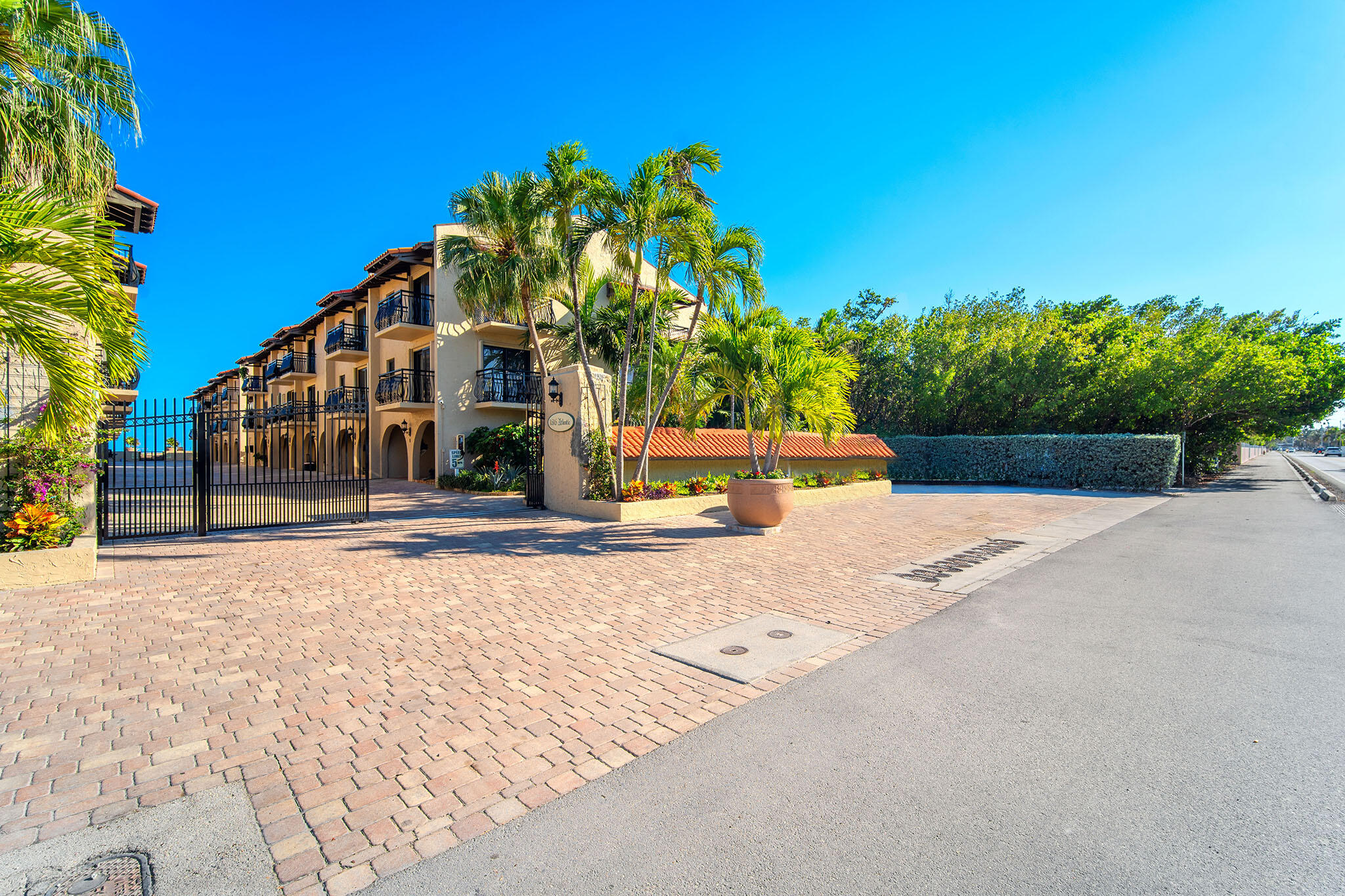 Key West, Florida 33040, United States, 2 Bedrooms Bedrooms, ,3 BathroomsBathrooms,Residential,Active,89572