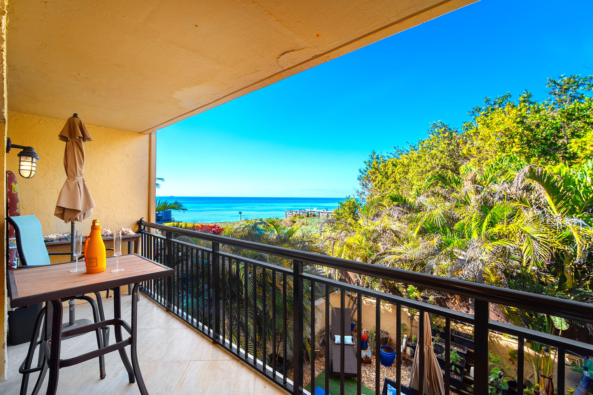 Key West, Florida 33040, United States, 2 Bedrooms Bedrooms, ,3 BathroomsBathrooms,Residential,Active,89572