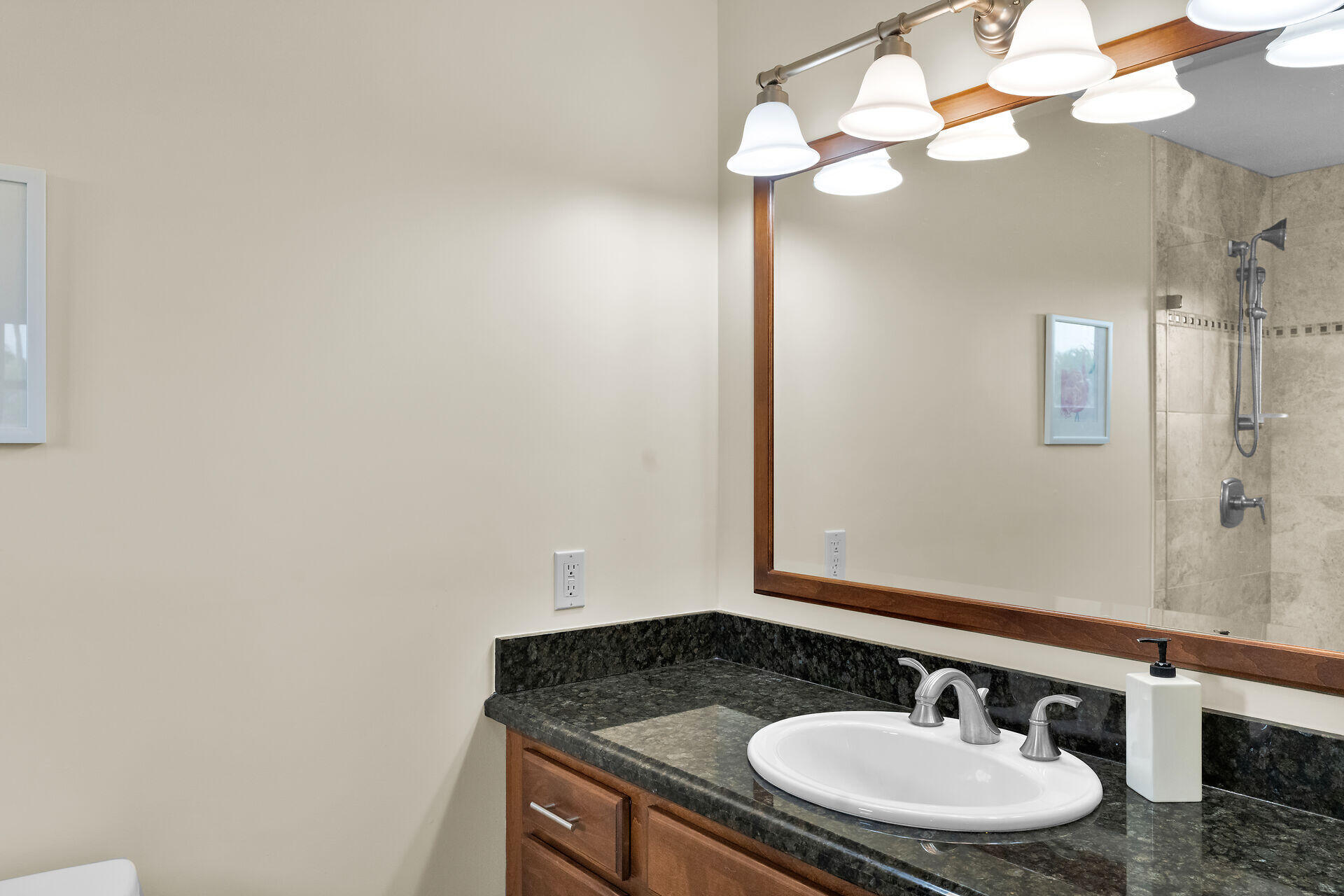 Islamorada, Florida 33036, United States, 2 Bedrooms Bedrooms, ,2 BathroomsBathrooms,Residential,Active,173619