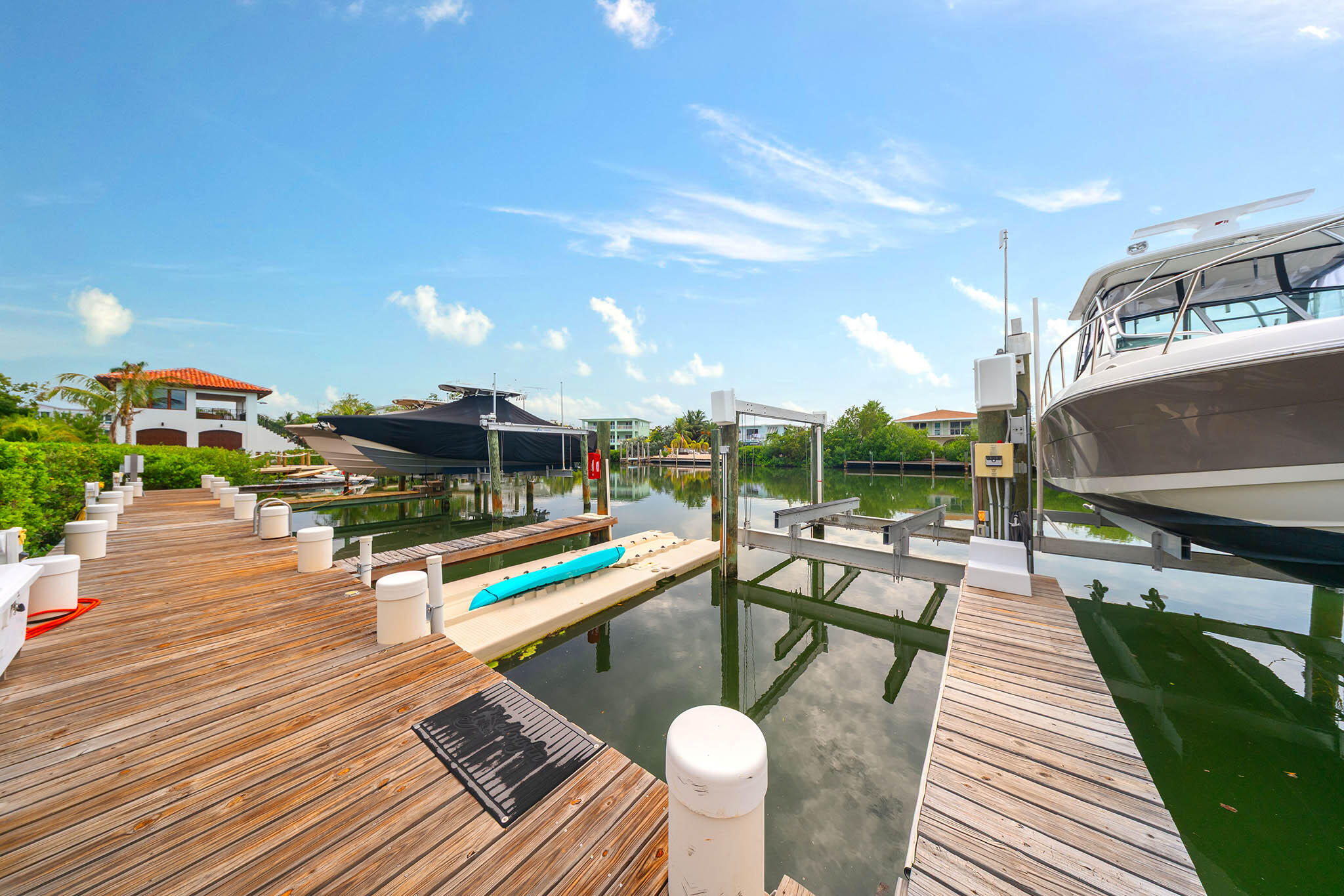 Marathon, Florida 33050, United States, 2 Bedrooms Bedrooms, ,3 BathroomsBathrooms,Residential,Active,221399