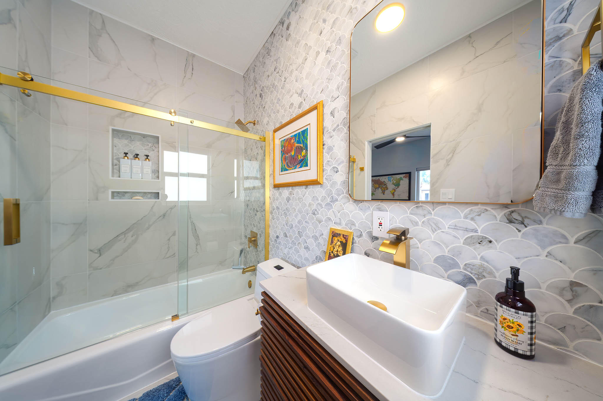 Marathon, Florida 33050, United States, 2 Bedrooms Bedrooms, ,3 BathroomsBathrooms,Residential,Active,221399