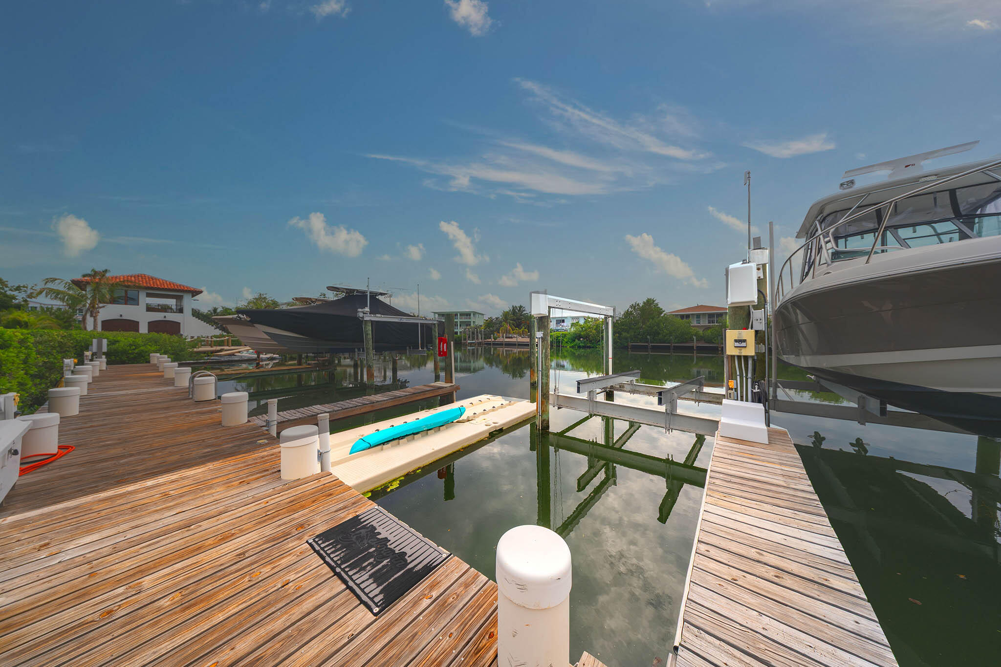 Marathon, Florida 33050, United States, 2 Bedrooms Bedrooms, ,3 BathroomsBathrooms,Residential,Active,221399