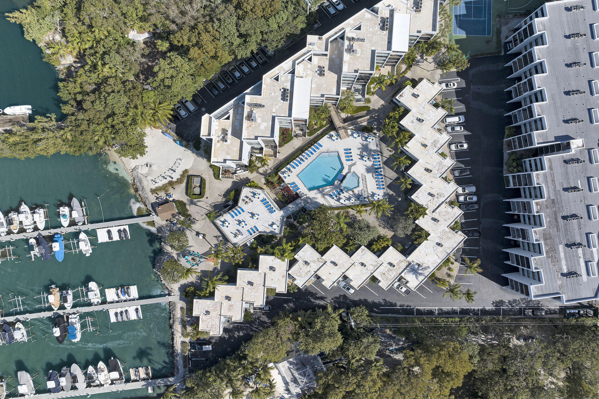 104350 Overseas Highway B105 and 30' boat slip