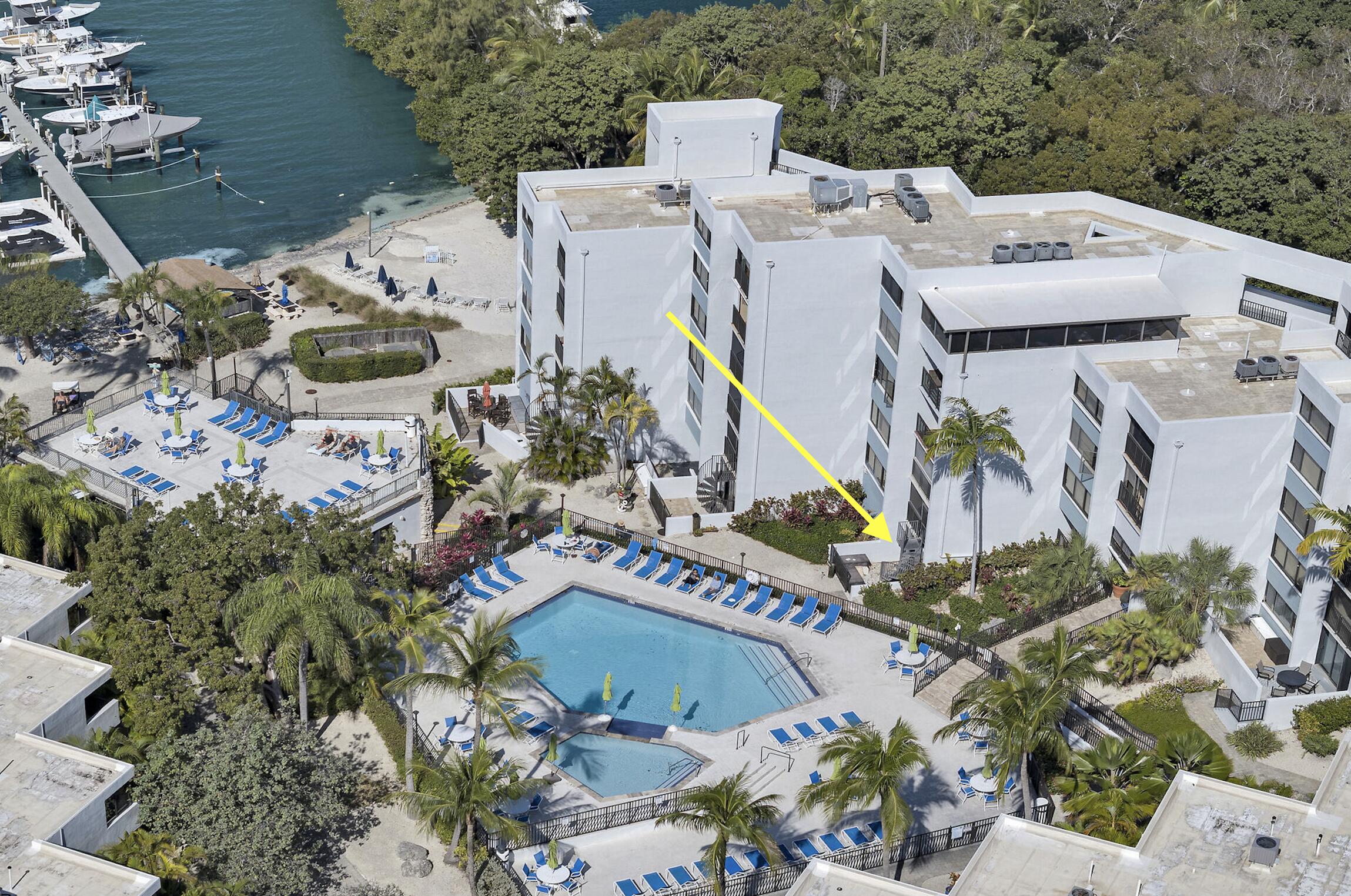 104350 Overseas Highway B105 and 30' boat slip