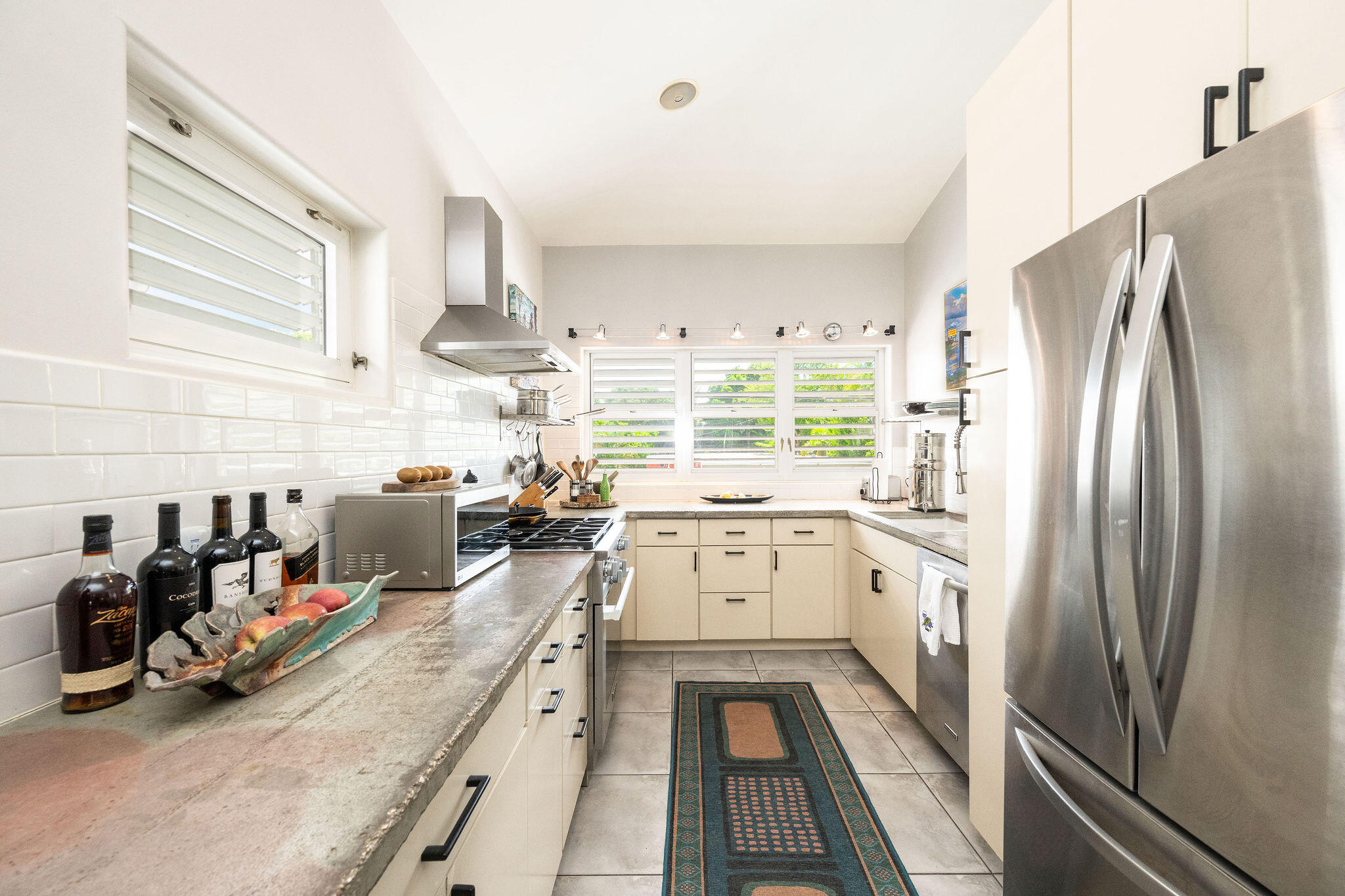 Key West, Florida 33040, United States, 2 Bedrooms Bedrooms, ,3 BathroomsBathrooms,Residential,Active,223320