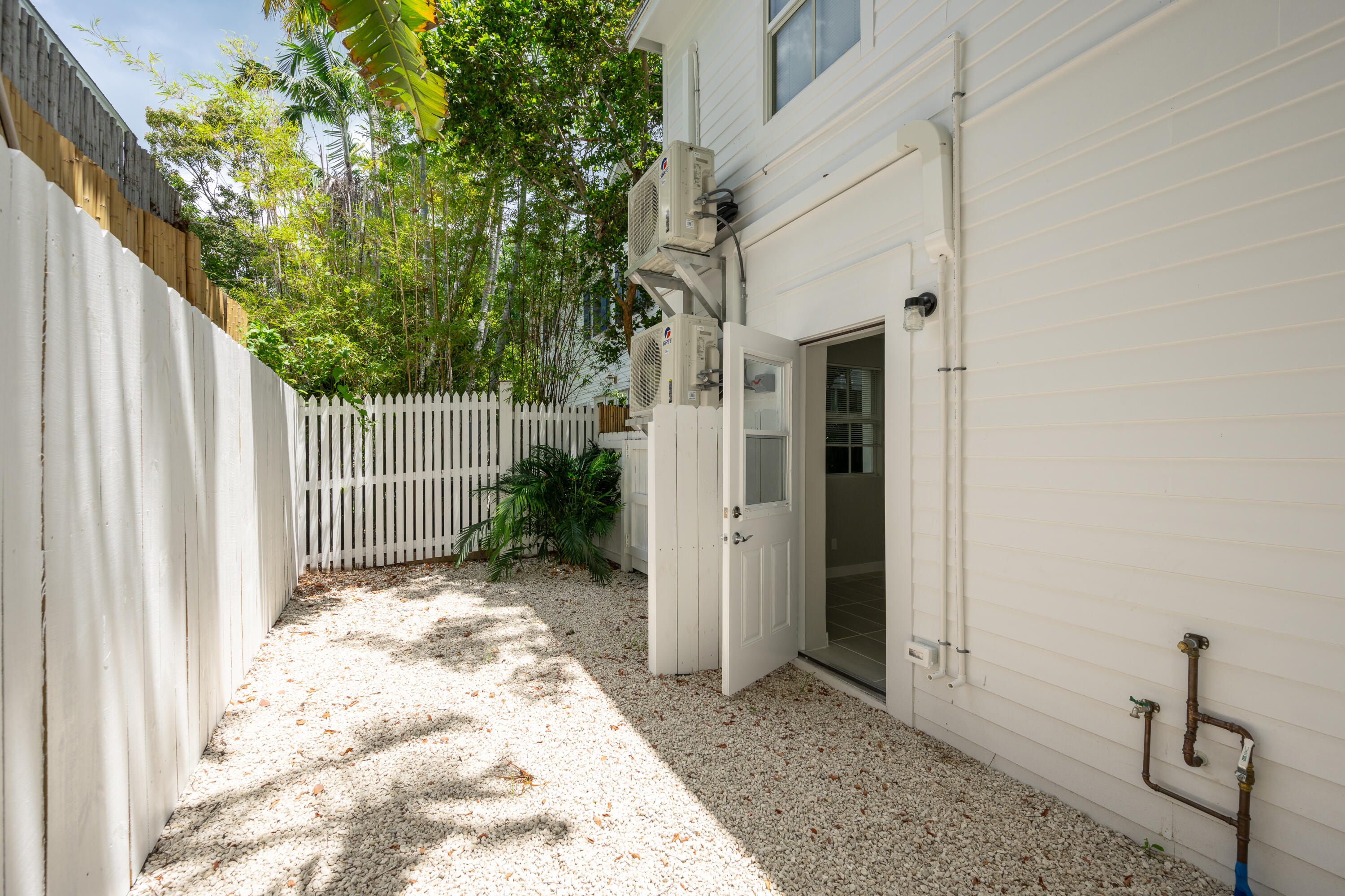 Key West, Florida 33040, United States, 10 Bedrooms Bedrooms, ,9 BathroomsBathrooms,Commercial,Active,55539
