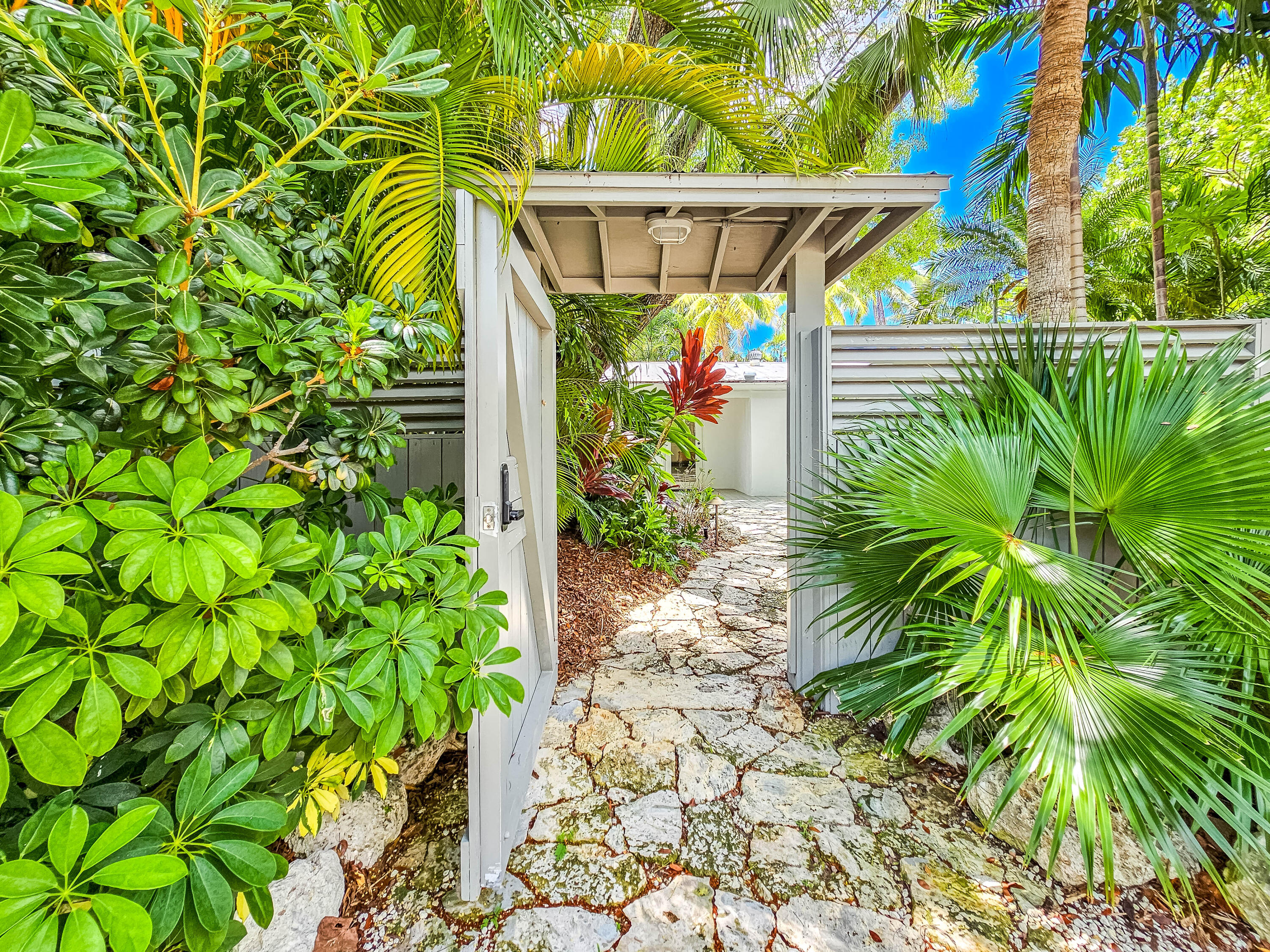 Key West, Florida 33040, United States, 4 Bedrooms Bedrooms, ,4 BathroomsBathrooms,Residential,Pending,10742