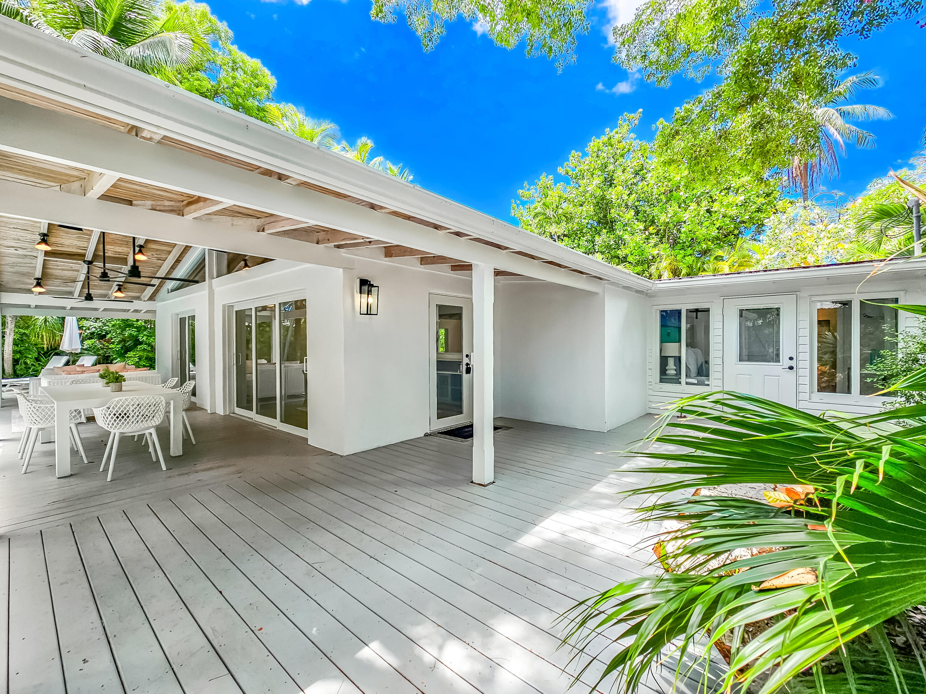 Key West, Florida 33040, United States, 4 Bedrooms Bedrooms, ,4 BathroomsBathrooms,Residential,Pending,10742