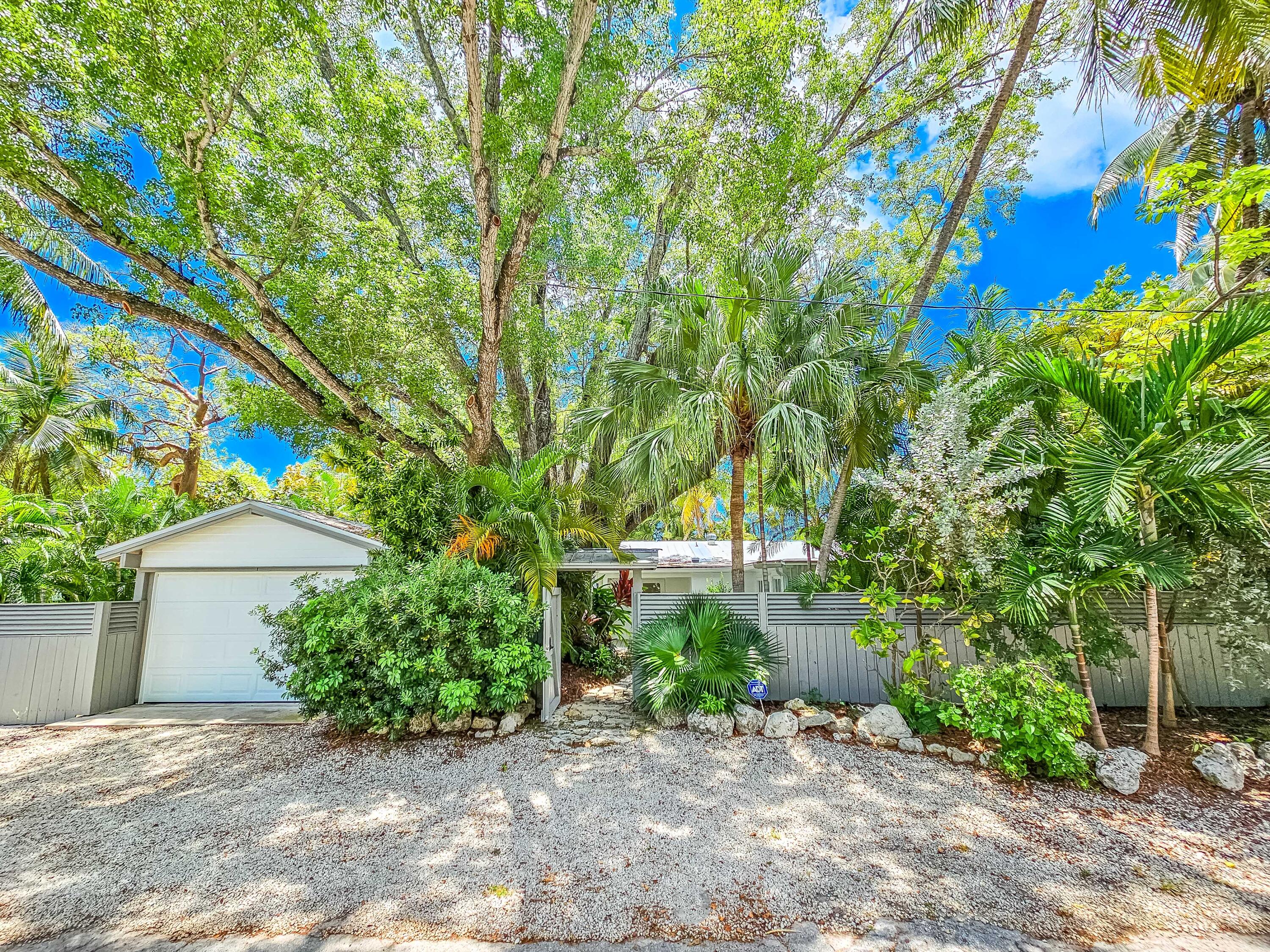 Key West, Florida 33040, United States, 4 Bedrooms Bedrooms, ,4 BathroomsBathrooms,Residential,Pending,10742