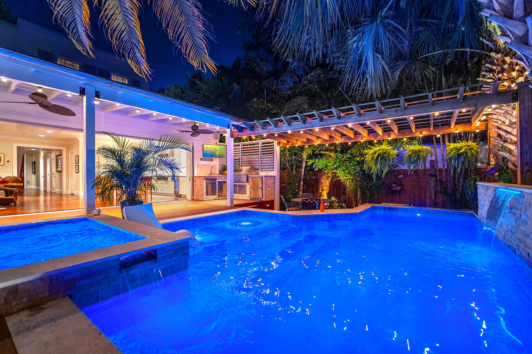 Key West, Florida 33040, United States, 5 Bedrooms Bedrooms, ,6 BathroomsBathrooms,Residential,Pending,35620