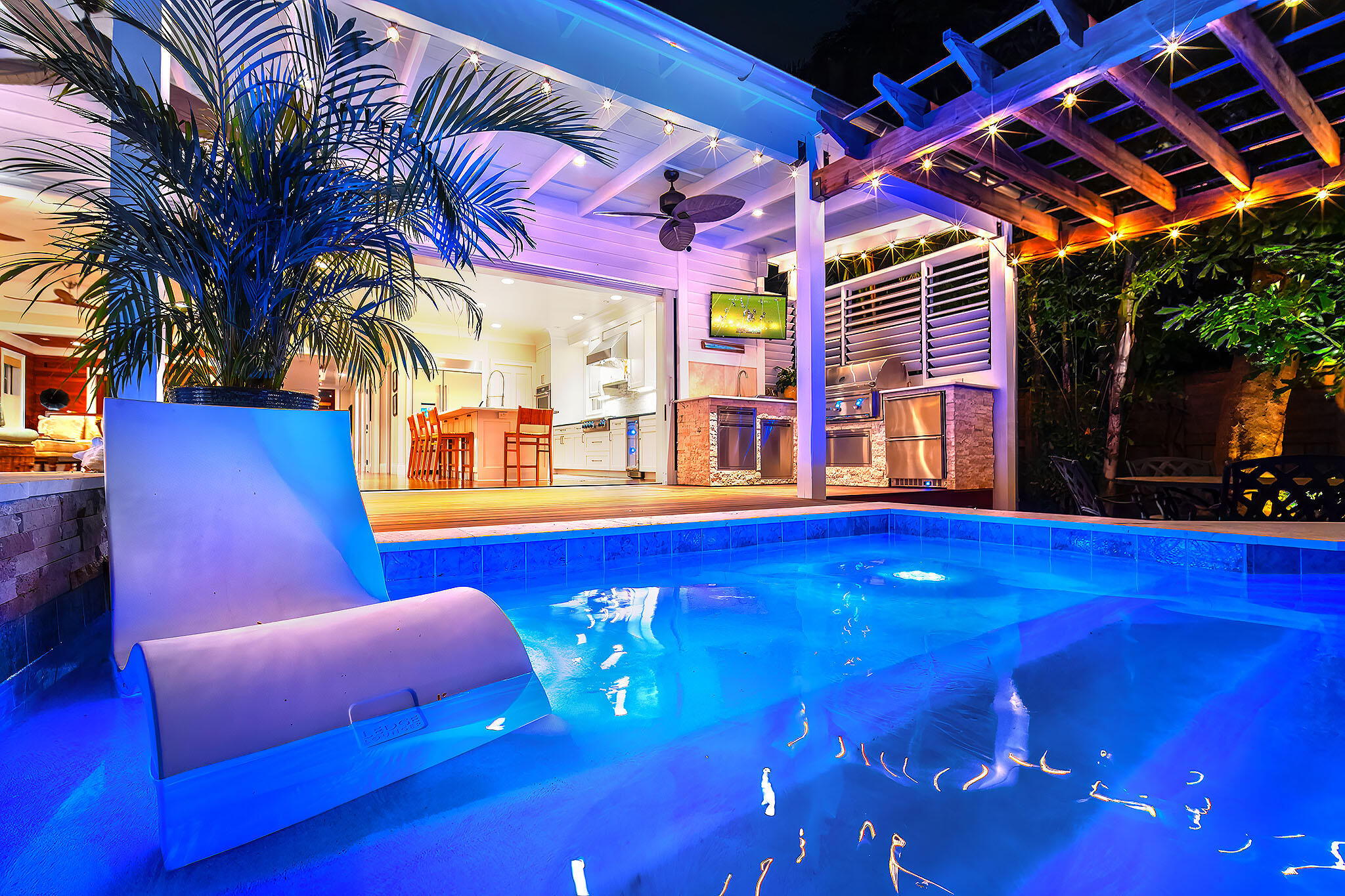 Key West, Florida 33040, United States, 5 Bedrooms Bedrooms, ,6 BathroomsBathrooms,Residential,Pending,35620