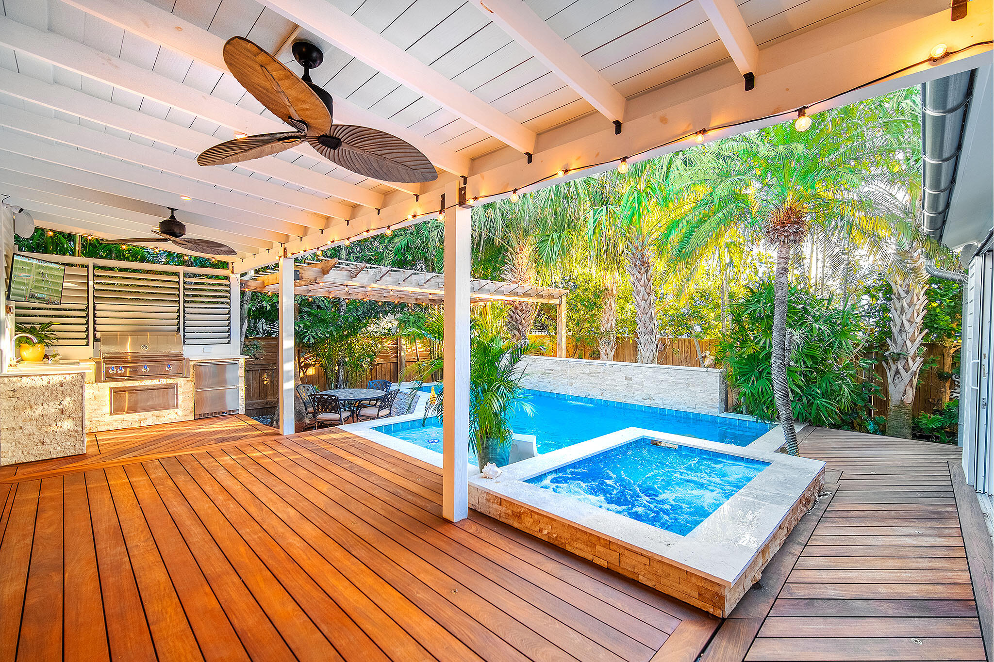 Key West, Florida 33040, United States, 5 Bedrooms Bedrooms, ,6 BathroomsBathrooms,Residential,Pending,35620