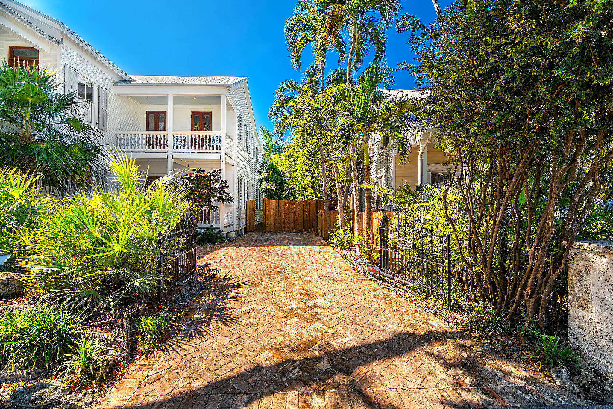 Key West, Florida 33040, United States, 5 Bedrooms Bedrooms, ,6 BathroomsBathrooms,Residential,Pending,35620
