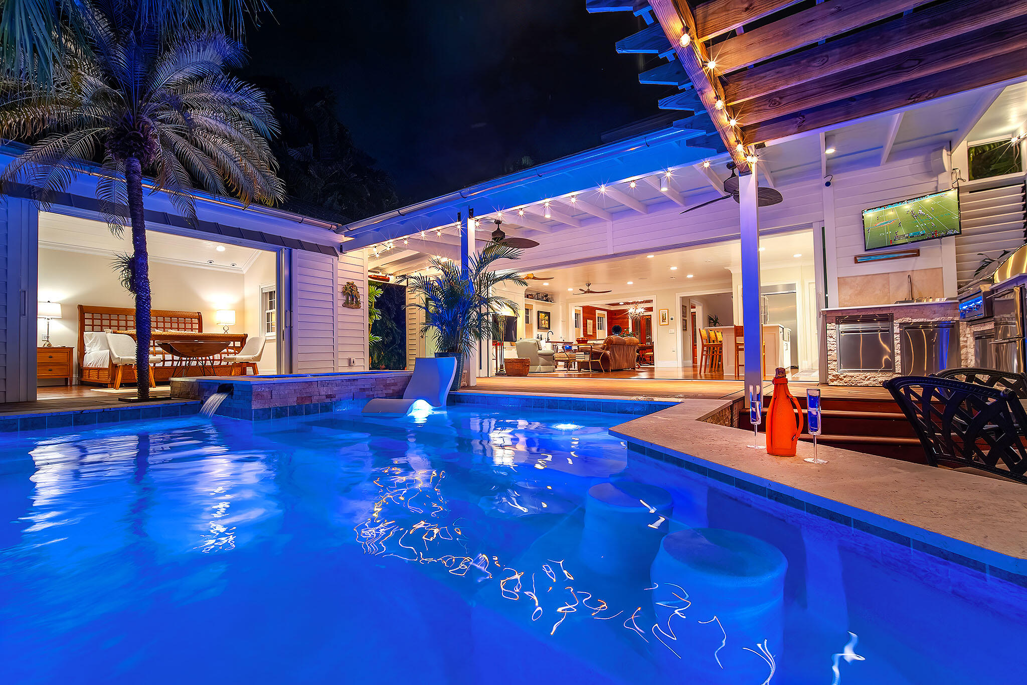 Key West, Florida 33040, United States, 5 Bedrooms Bedrooms, ,6 BathroomsBathrooms,Residential,Pending,35620