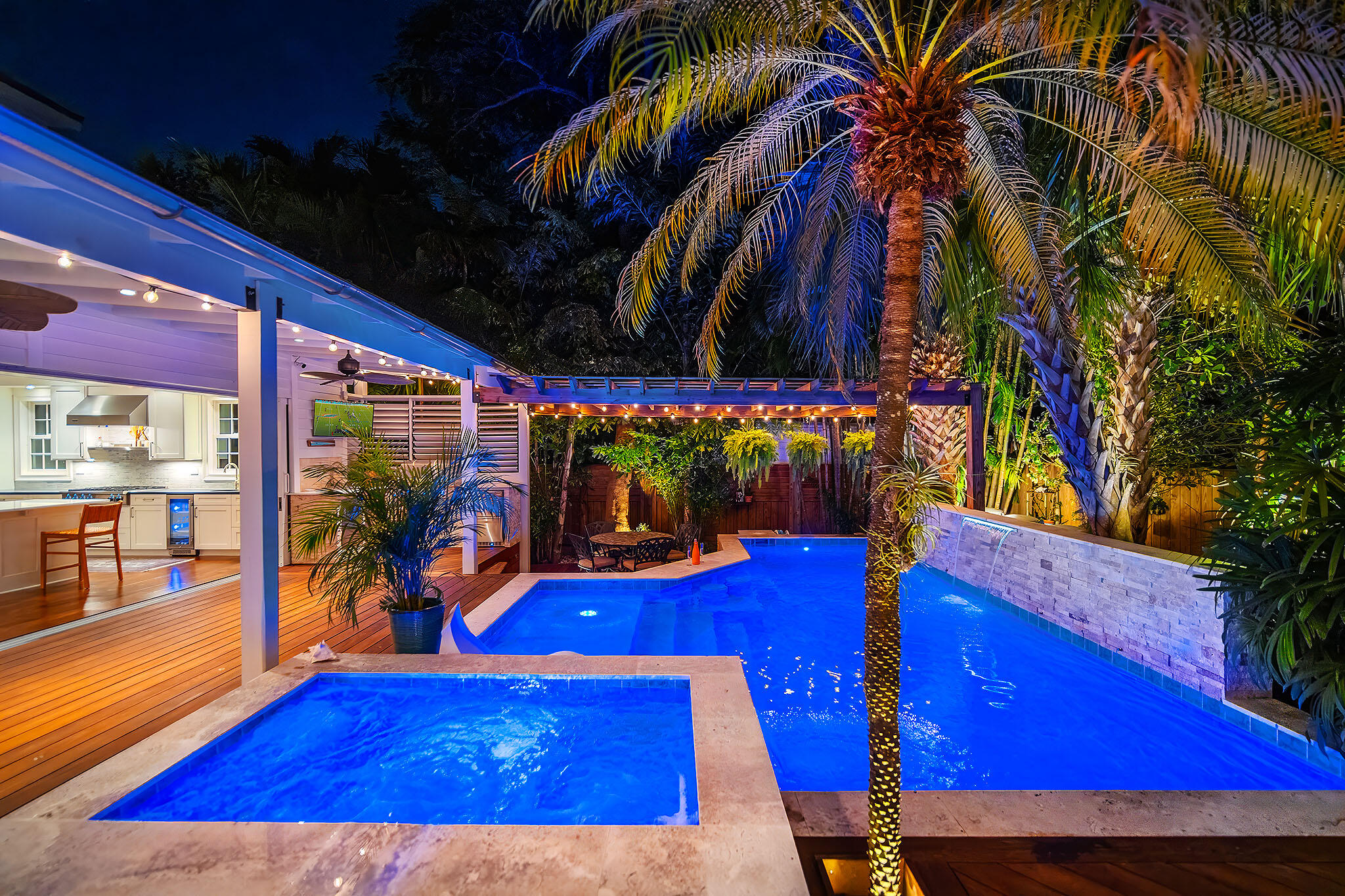 Key West, Florida 33040, United States, 5 Bedrooms Bedrooms, ,6 BathroomsBathrooms,Residential,Pending,35620