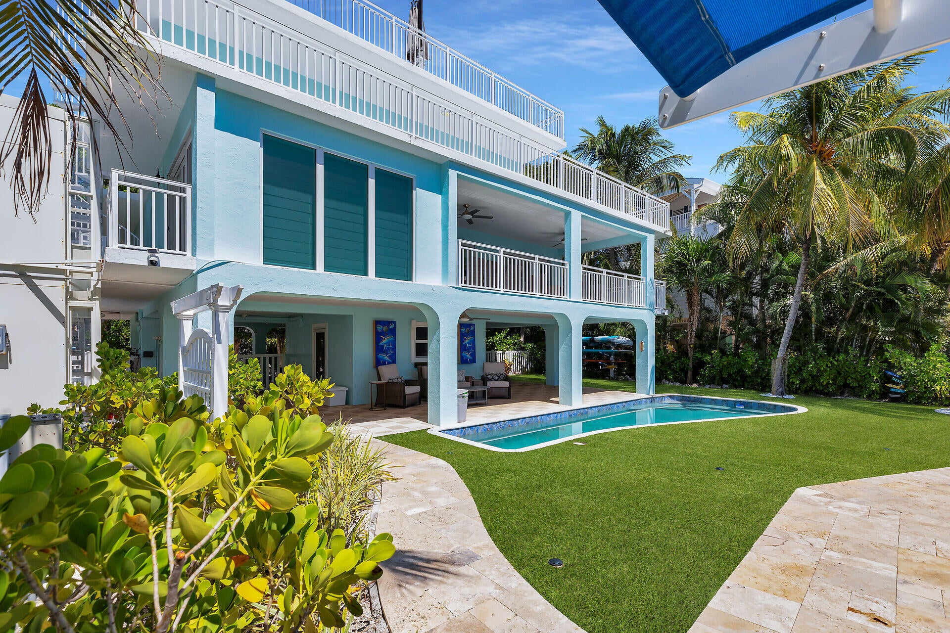 313 North Drive