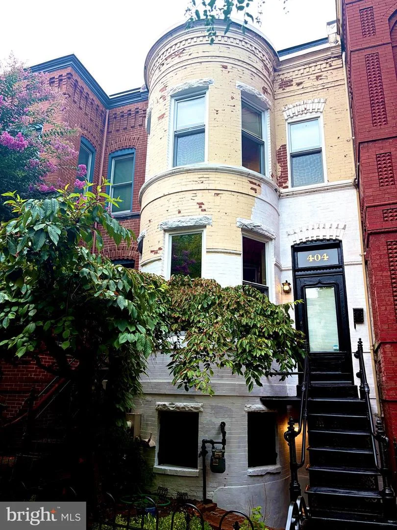 404 9th Street NE