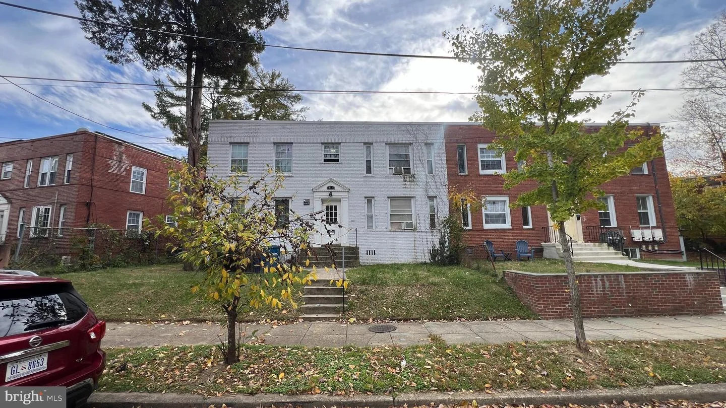 411 Lebaum Street SE