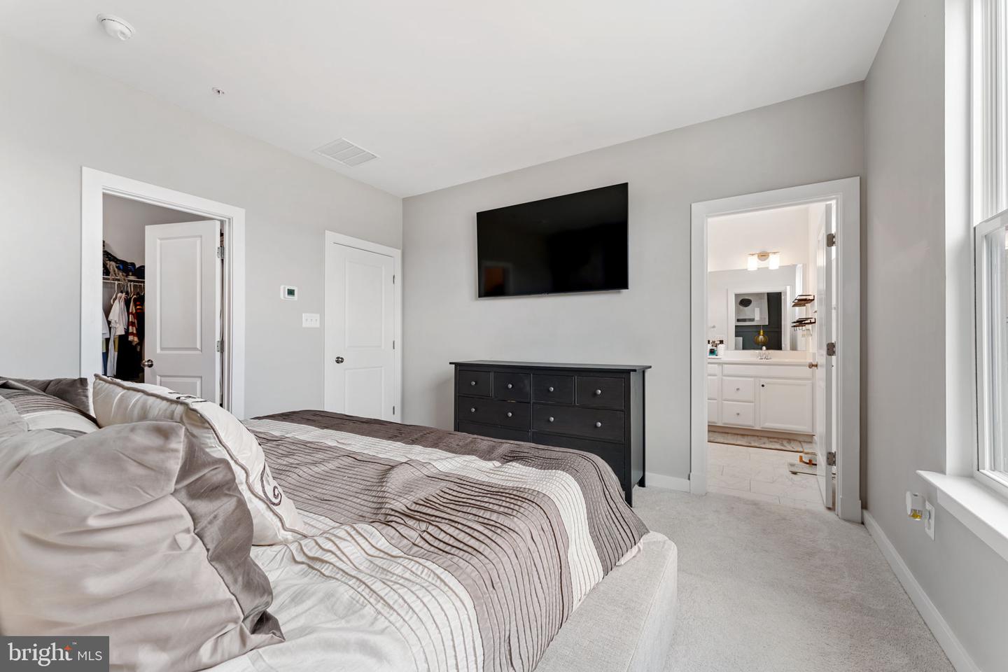 Photo 19 of 37 of 618 Glenn Lake Dr townhome