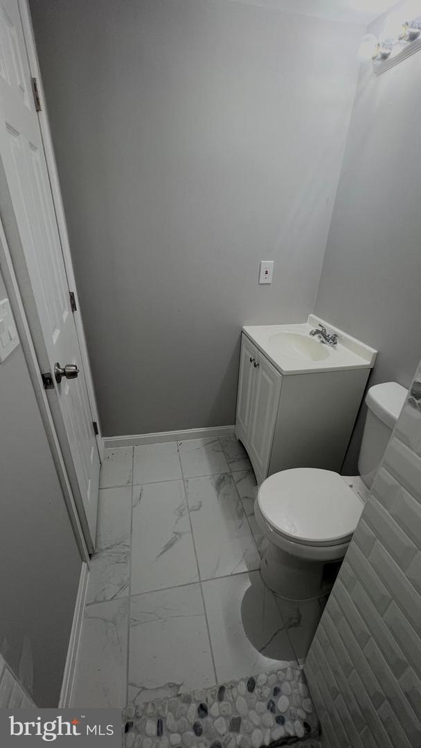 Photo 18 of 22 of 6002 Glenoak Ave house