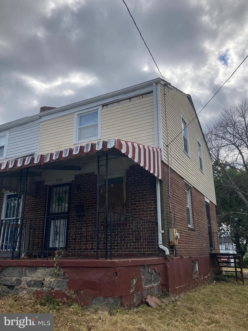 916 Division Avenue NE
