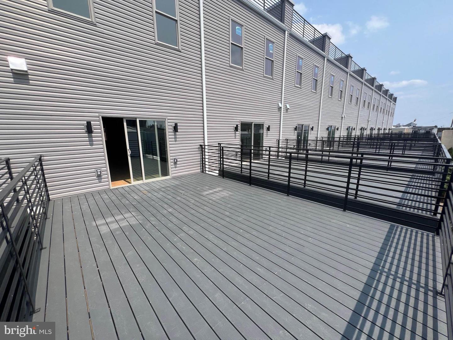 Photo 10 of 35 of 3233 Mercer St townhome
