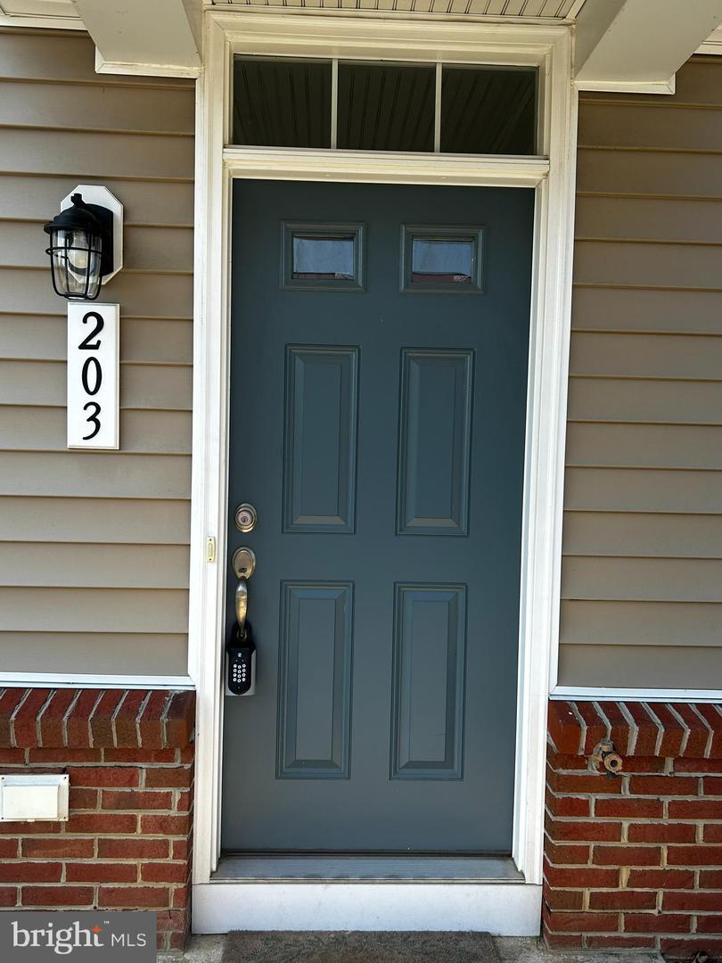 Photo 16 of 16 of 203 E Southwerk St townhome