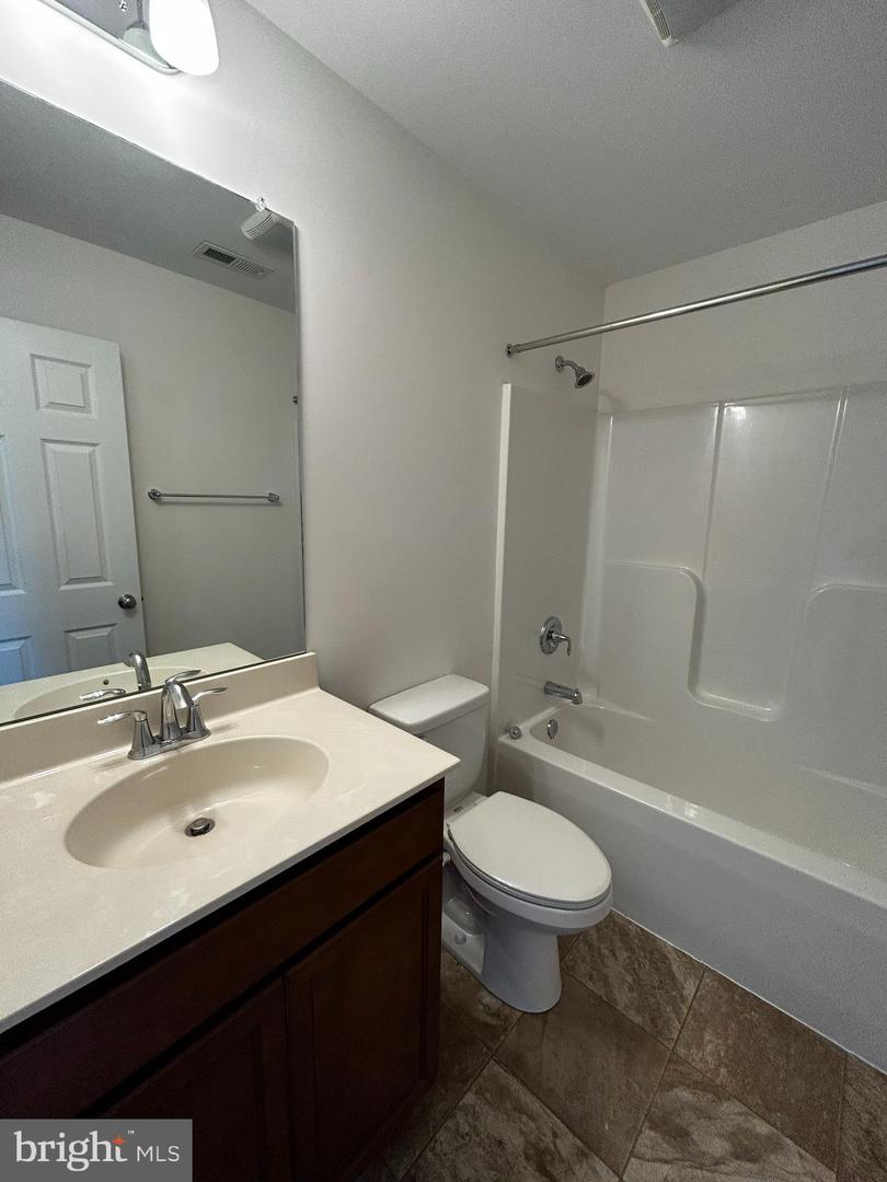 Photo 15 of 16 of 203 E Southwerk St townhome