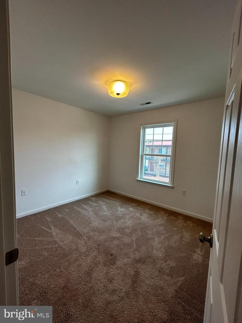 Photo 13 of 16 of 203 E Southwerk St townhome