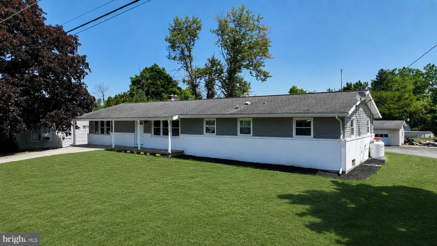 21 East Street St, Mount Holly Springs, PA, 17065