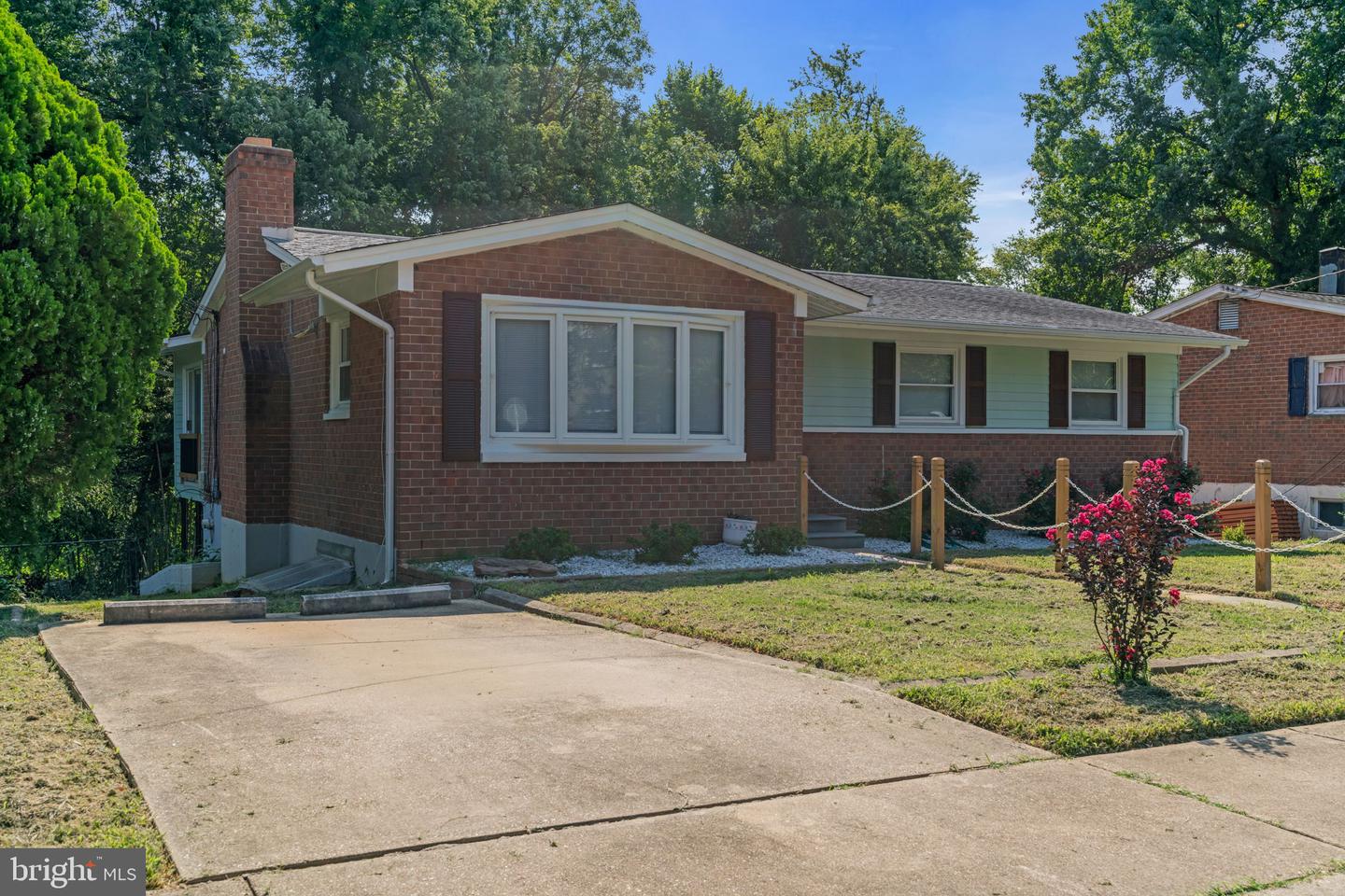 Photo 3 of 51 of 7300 Abbington Dr house