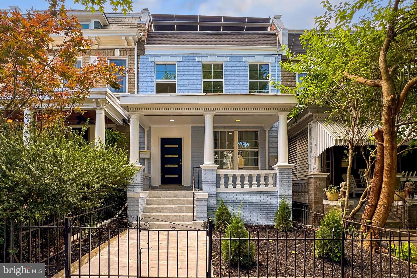 View Washington, DC 20010 townhome