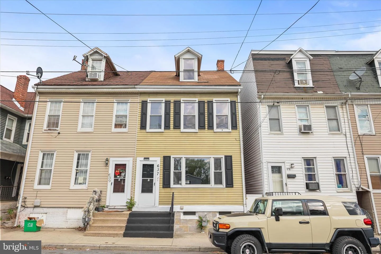 637 W College Avenue