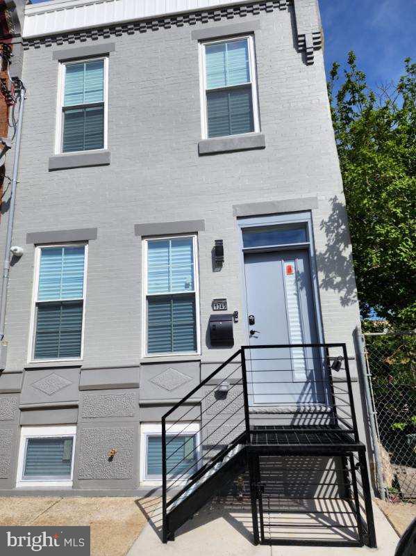 View Philadelphia, PA 19146 townhome