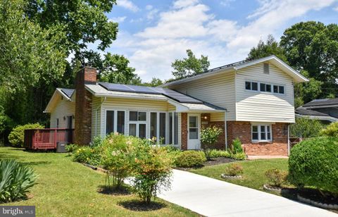 Single Family Residence in Rockville MD 2000 McAuliffe DRIVE.jpg