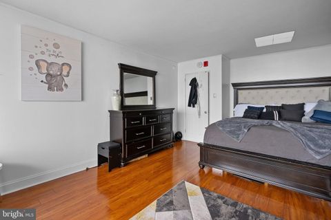 Condominium in Philadelphia PA 3900 Ford ROAD 14.jpg