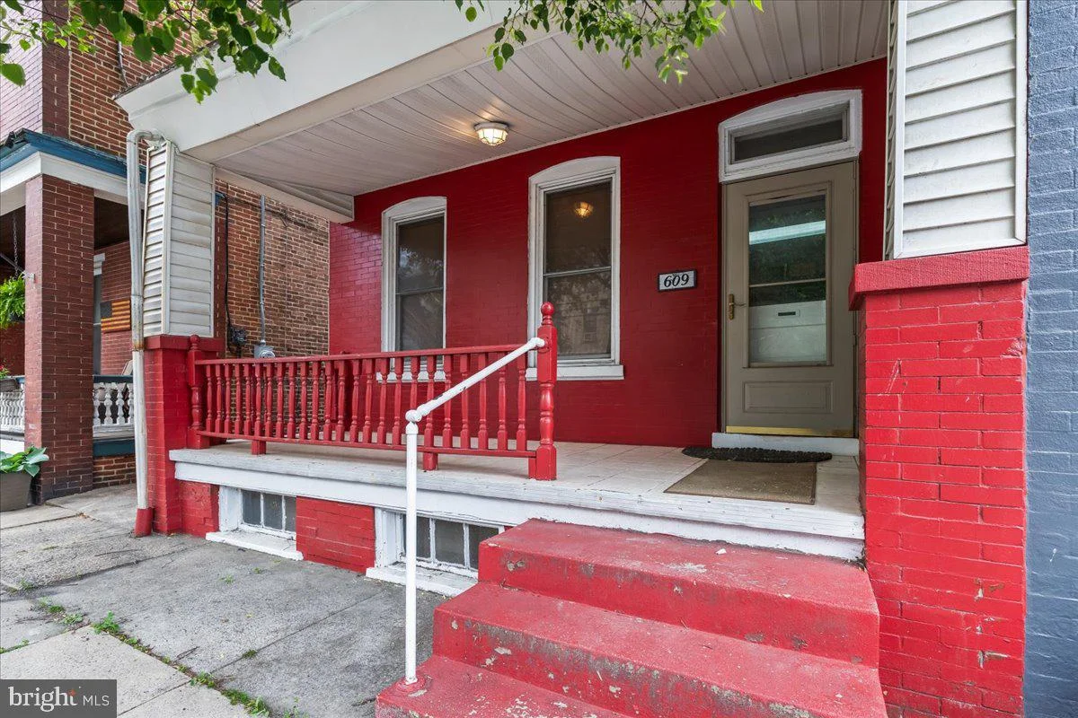 609 E Chestnut Street