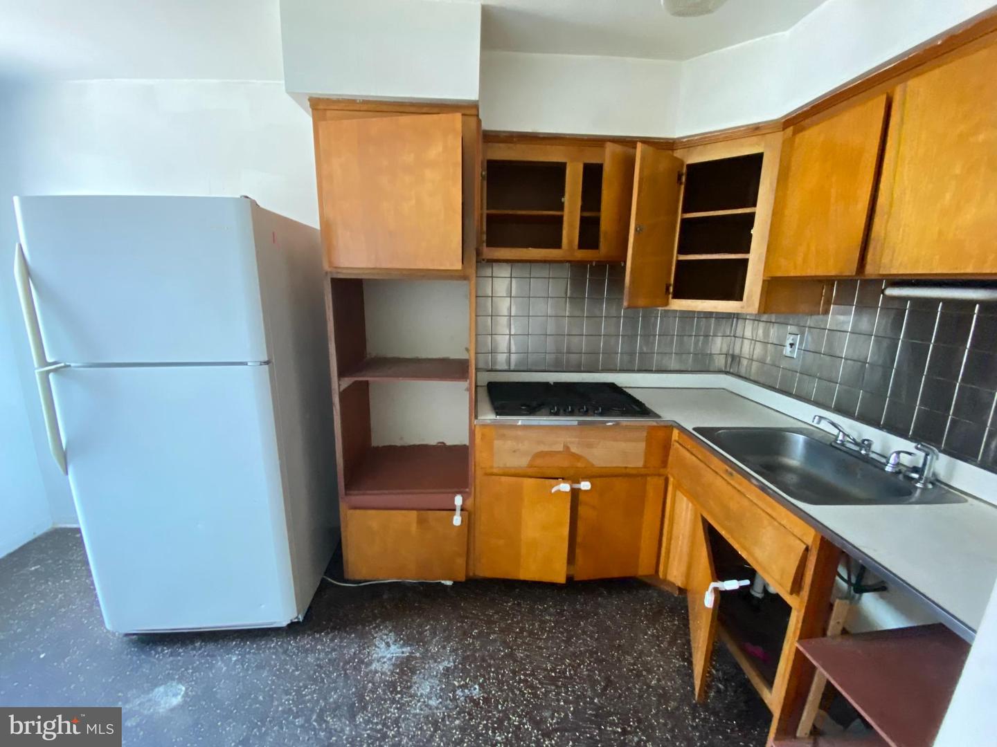 Photo 9 of 28 of 2138 Devereaux Ave townhome