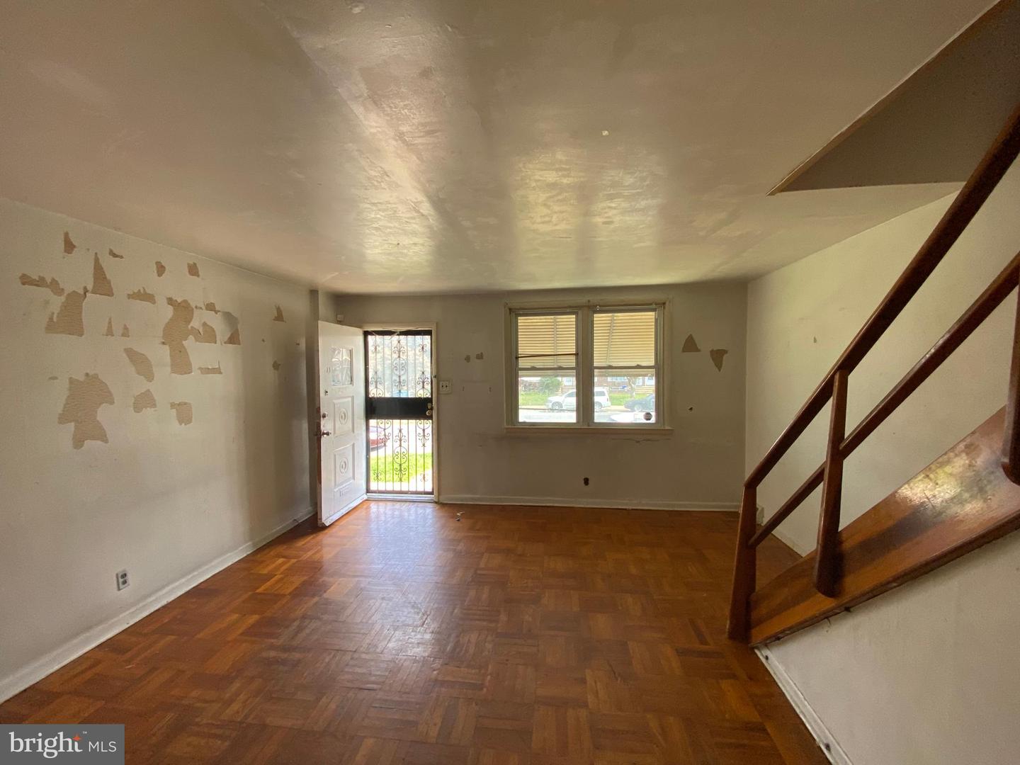 Photo 2 of 28 of 2138 Devereaux Ave townhome