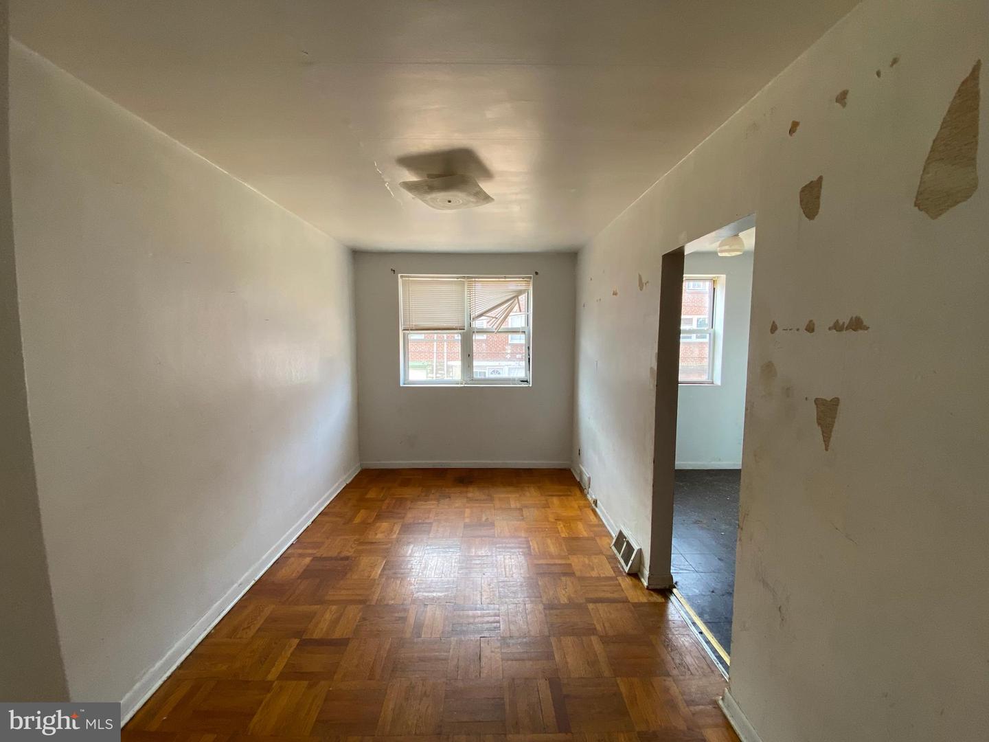 Photo 8 of 28 of 2138 Devereaux Ave townhome