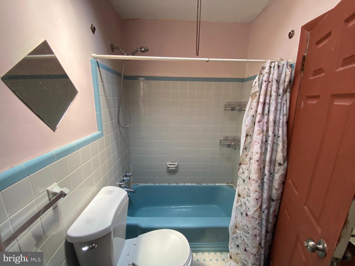 Photo 18 of 28 of 2138 Devereaux Ave townhome