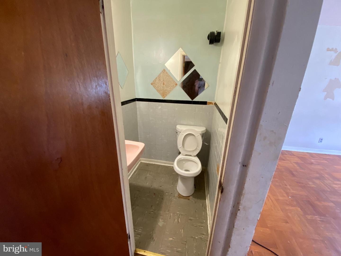 Photo 6 of 28 of 2138 Devereaux Ave townhome