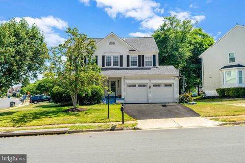 Single Family Residence in Chantilly VA 13701 Rosetree COURT.jpg