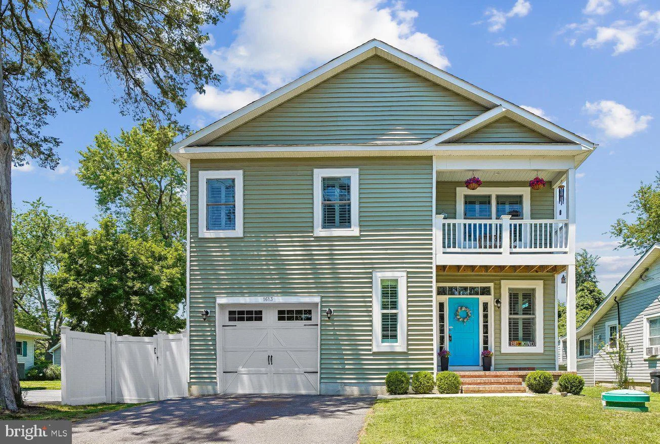 1613 Lee Drive