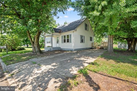 Single Family Residence in Carneys Point NJ 222 Delaware AVENUE.jpg