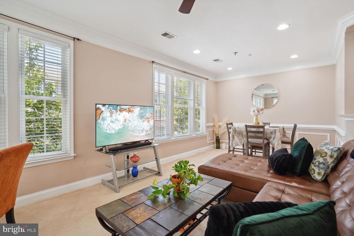 Photo 8 of 34 of 7129 Mason Grove Ct #12 townhome
