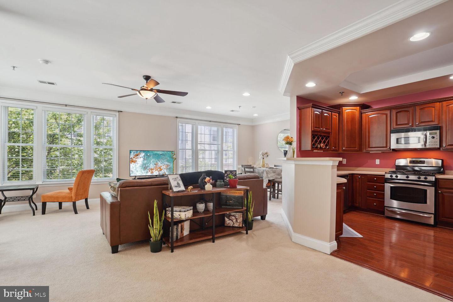 Photo 10 of 34 of 7129 Mason Grove Ct #12 townhome