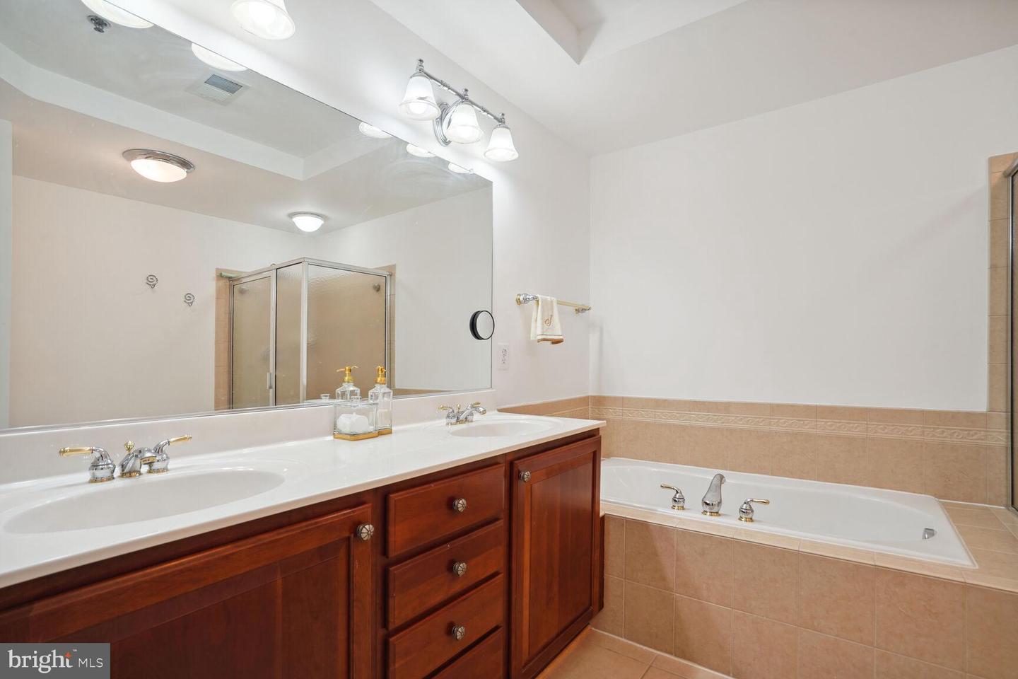 Photo 22 of 34 of 7129 Mason Grove Ct #12 townhome