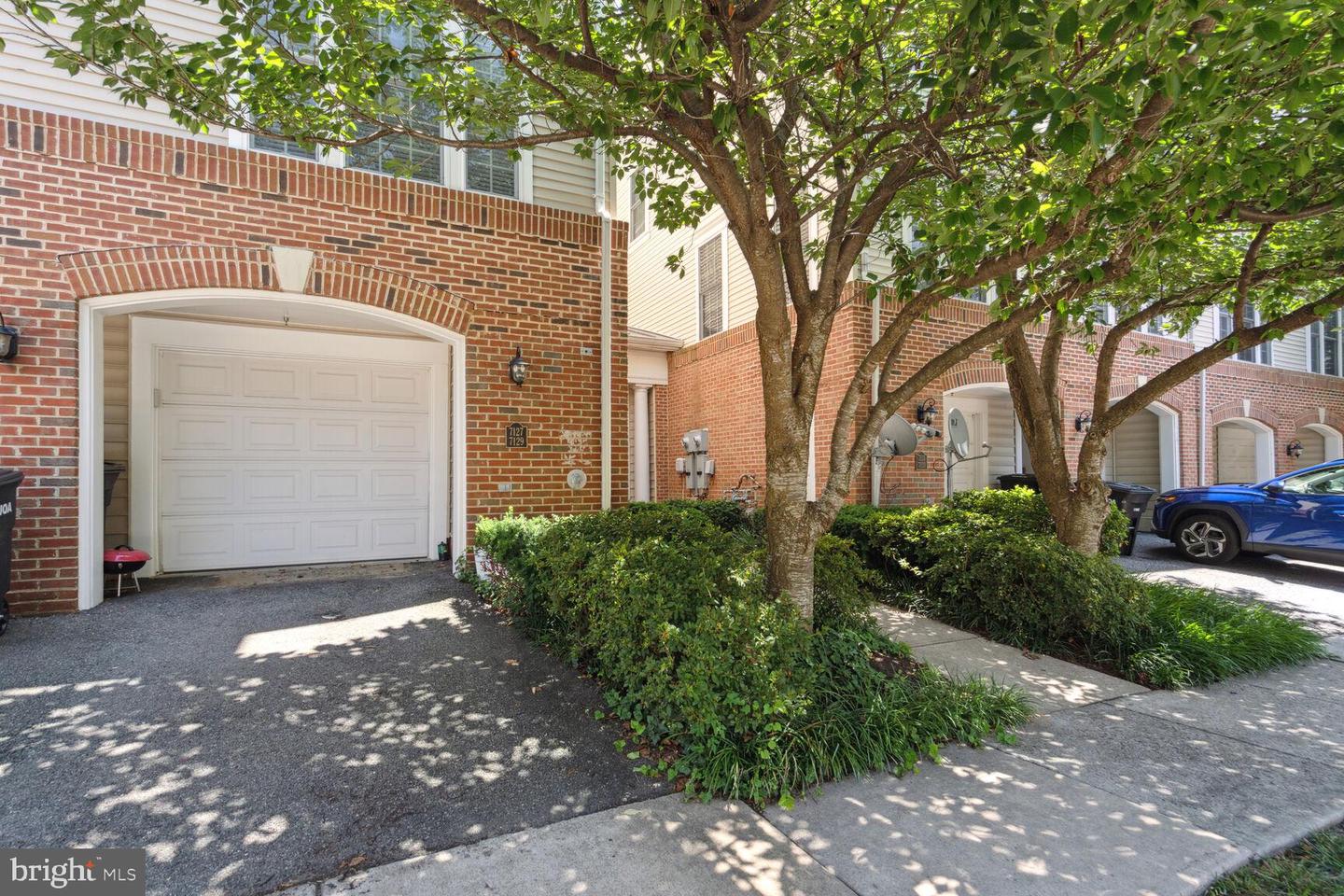 Photo 2 of 34 of 7129 Mason Grove Ct #12 townhome